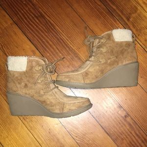 Tan heeled boots